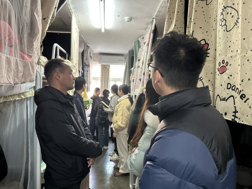 beat365中文版官网入口带领全体辅导员开展宿舍安全...